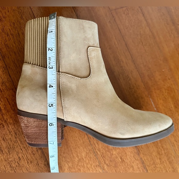 Vionic Shantelle Waterproof Leather Bootie. Size 6.5 - Picture 9 of 13